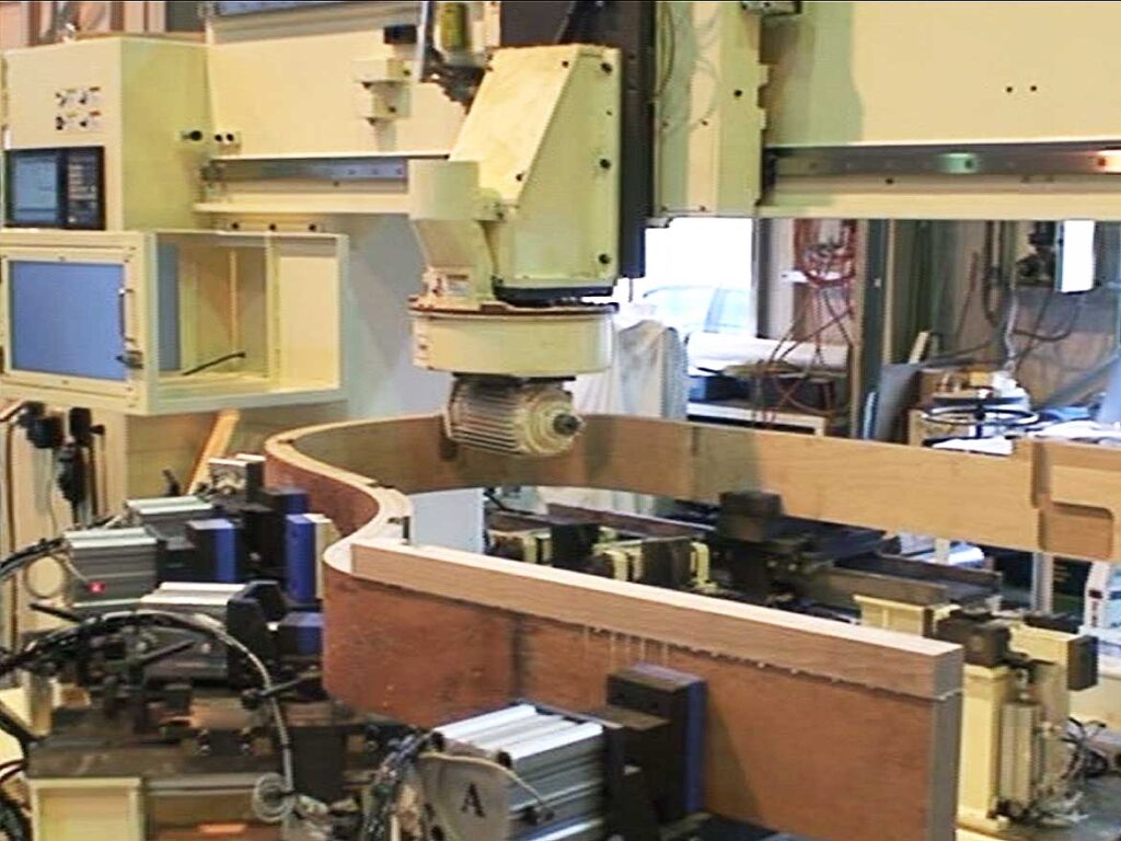 メインフレーム　NCルーター加工機械 施工時画像