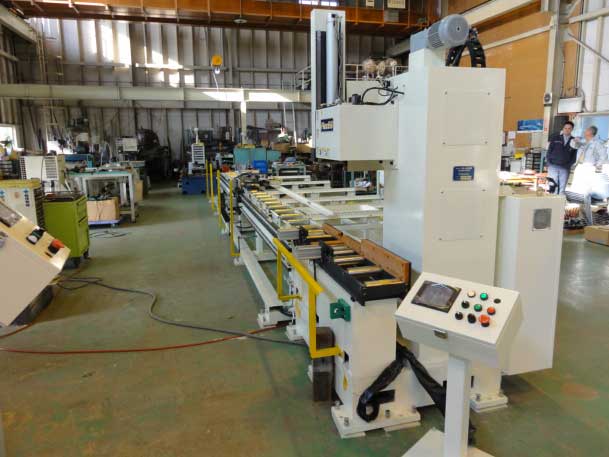 住宅支柱 正寸切断クロスカットソー機械