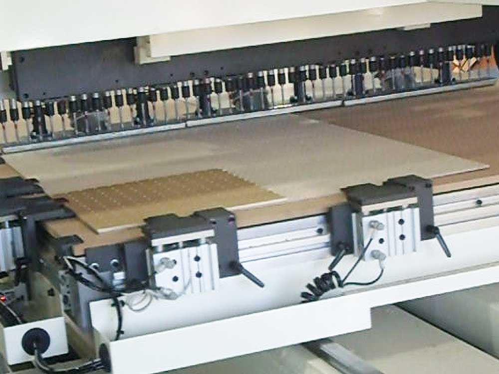 壁板多孔穴明 多軸ボーリング NCルーターキャプチャ画像