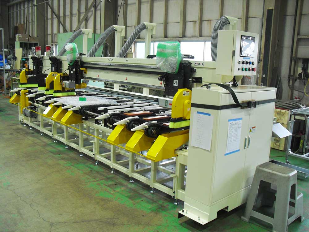 長尺 4軸同時モールディング自動切断加工機本体