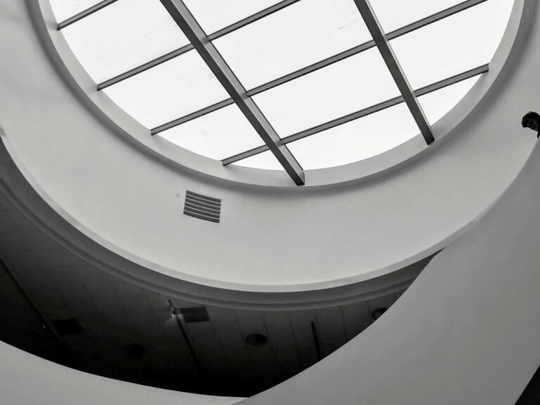 アール形状天井モルディング画像