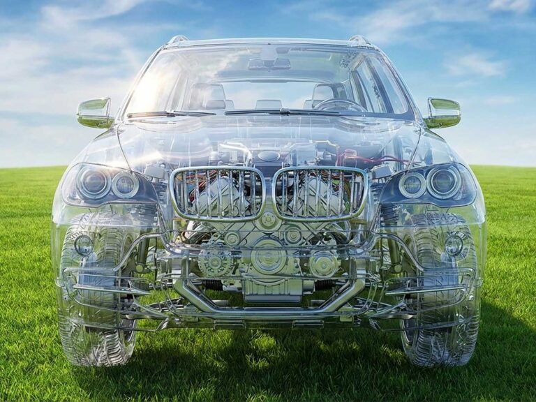 透明のSUV車正面