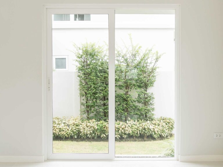 リビングルーム窓から外の風景