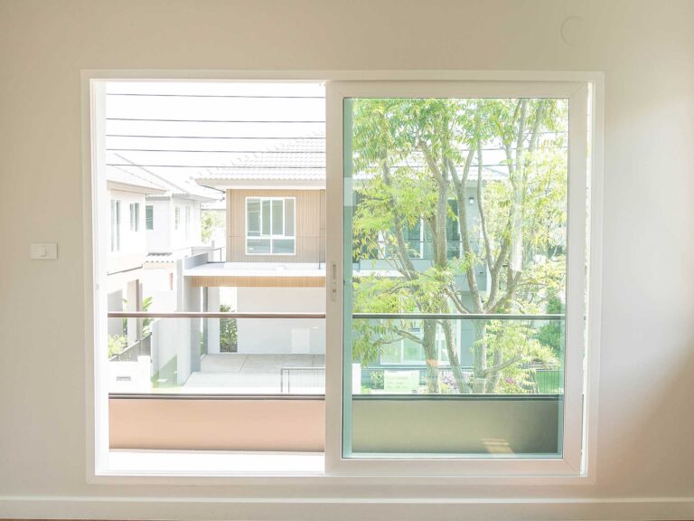 リビングルーム窓から外観